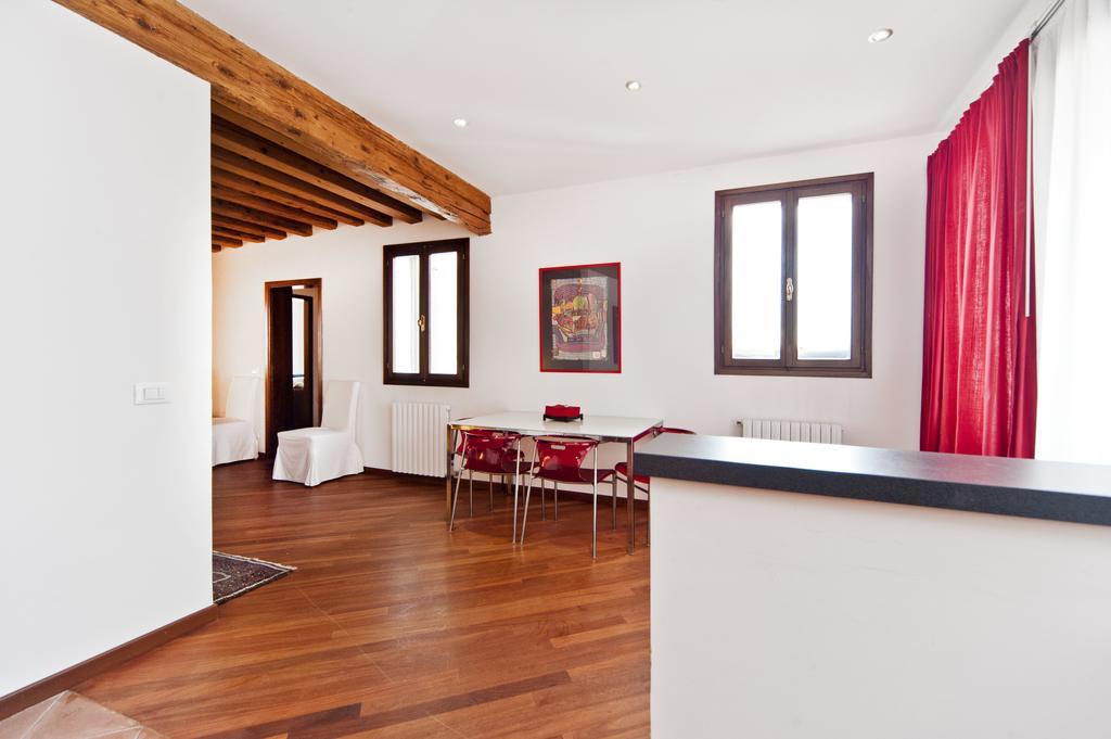 Elegant Terrace Apartment Near Piazza San Marco Last Floor No Lift Βενετία Δωμάτιο φωτογραφία